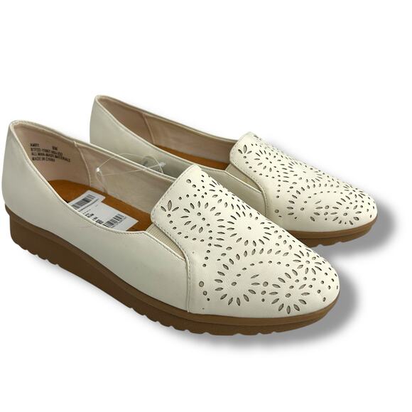 NEW Baretraps Amry Slip on Loafers Size 8 ivory Cream Lasercut Comfort Flats - Picture 6 of 11